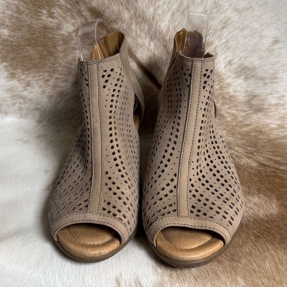 Earth Keri Taupe Size 9b B13 View 3